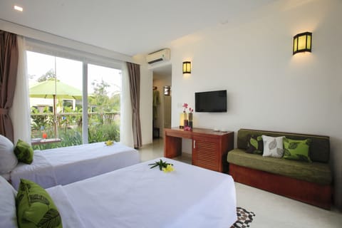 Deluxe Room, Balcony, Garden View | Minibar, desk, blackout drapes, rollaway beds