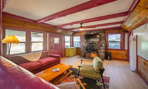 Unit 6-White-faced Ibis Villa | Living area | Books