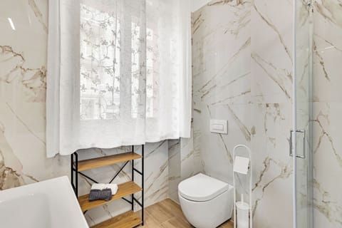 Classic Double Room | Bathroom | Shower, hair dryer, towels, toilet paper