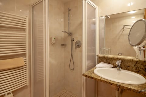 Single Room, Balcony | Bathroom | Hair dryer, bathrobes, towels, soap