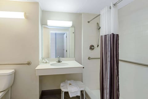 Room, 1 King Bed, Accessible | Accessible bathroom