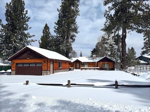 Snow covered Big Bear Cool Cabins, Log Cabin Dream front