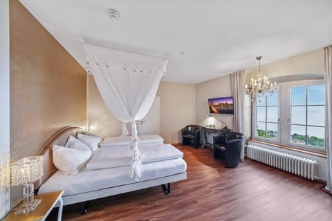 In-room safe, free WiFi, wheelchair access