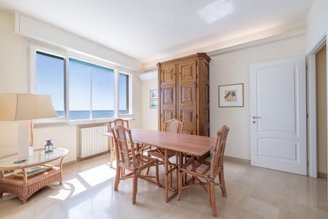 Apartment, 2 Bedrooms, Balcony, Sea View | Dining room