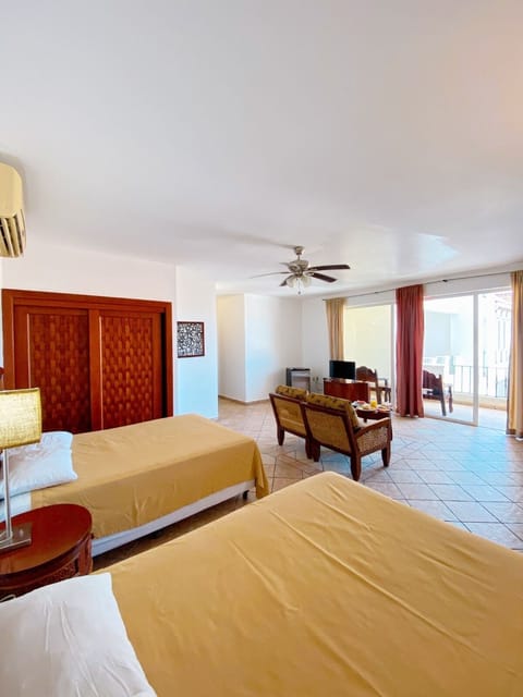 Deluxe Studio Suite, 2 Bedrooms, Ocean View | Premium bedding, individually furnished, free WiFi, bed sheets