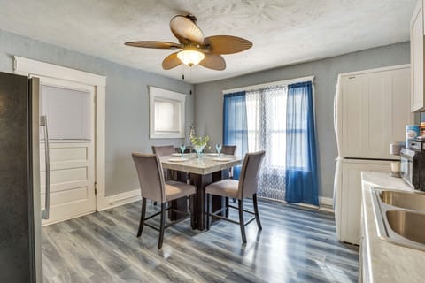 Dining Area | Kitchen