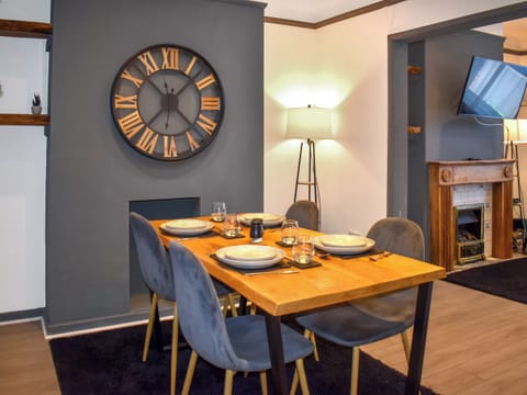 Dining Area | Cliffside Cottage, Exeter