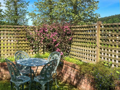 Sitting-out-area | Weirmarsh Big Barn, Umberleigh