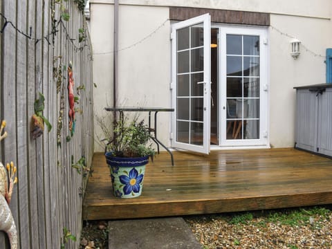 Outdoor | Twenty One, Westward Ho