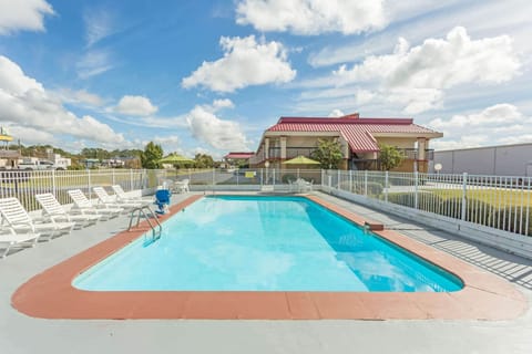 Seasonal outdoor pool, pool umbrellas