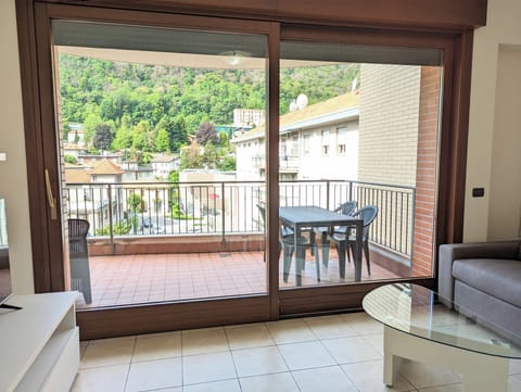 Apartment, Mountain View | Premium bedding, down comforters, iron/ironing board, cribs/infant beds