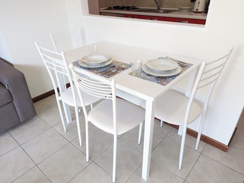 Apartment, Mountain View | Premium bedding, down comforters, iron/ironing board, cribs/infant beds