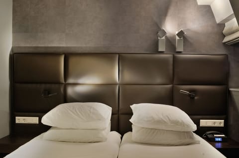 Basic Twin Room, 2 Twin Beds | Premium bedding, minibar, in-room safe, desk