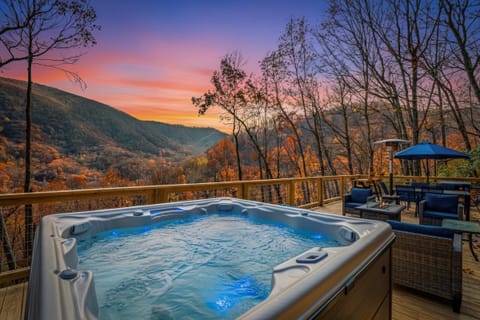 Unbeatable mountain sunset view from the warm, private hot tub.