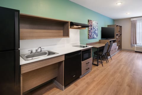 Desk, laptop workspace, blackout drapes, free WiFi