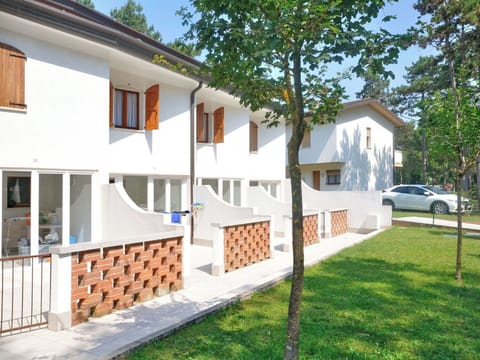 Apartment, Condominium, Hotel