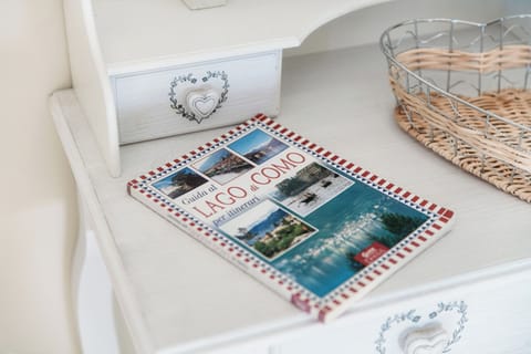 Apartment, Lake View | Premium bedding, down comforters, iron/ironing board, cribs/infant beds