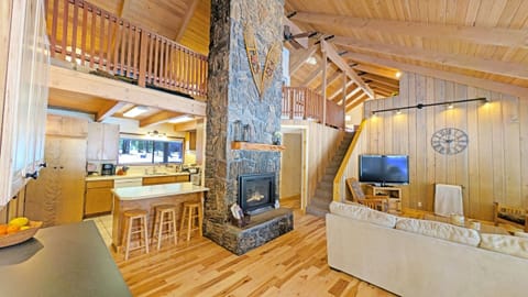 Condo, 4 Bedrooms | Living area