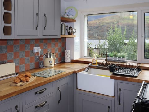 Kitchen | Wenallt Cottage, Nantlle, near Caernarfon