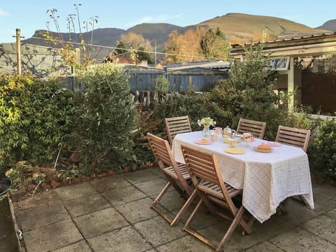 Outdoor eating area | Wenallt Cottage, Nantlle, near Caernarfon