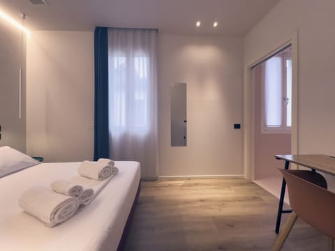 Camera Matrimoniale con Bagno Privato | Desk, free WiFi, bed sheets