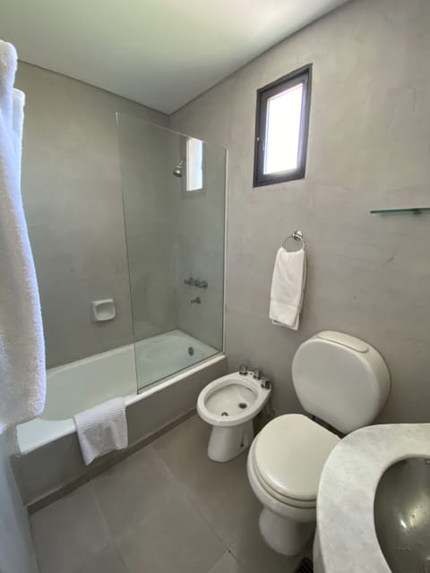 Executive Double Room | Bathroom | Free toiletries, hair dryer, bidet, towels