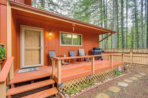 Hoodsport Vacation Rental | Studio | 1BA | 500 Sq Ft | 3 Steps to Enter