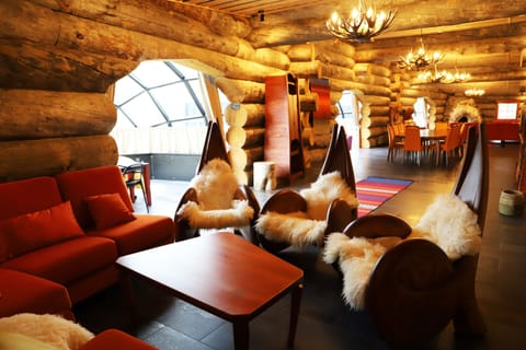 Luxury Kelo Glass Igloo (12 Persons, West Village) | Living area