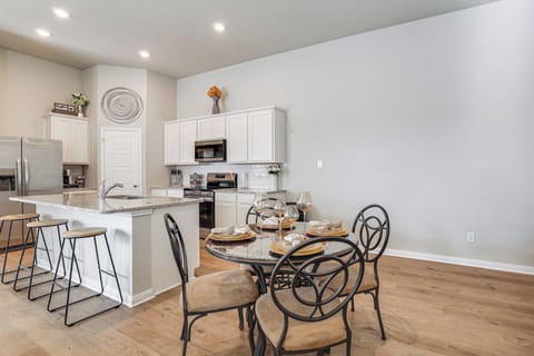 Dining Area | Dishware & Flatware Provided