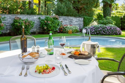 Lunch and dinner served, Mediterranean cuisine