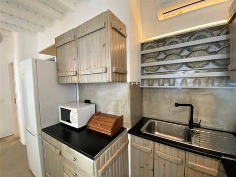 Basic Apartment | Private kitchen | Coffee/tea maker, electric kettle, highchair