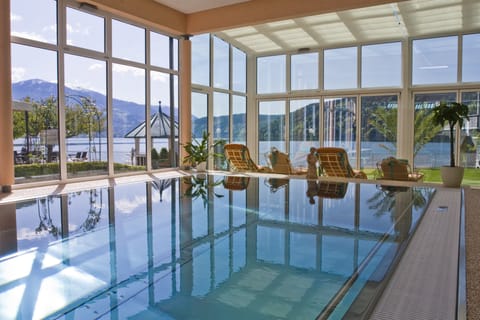 Indoor pool, sun loungers