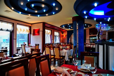 Breakfast, lunch, dinner served; Regional cuisine 