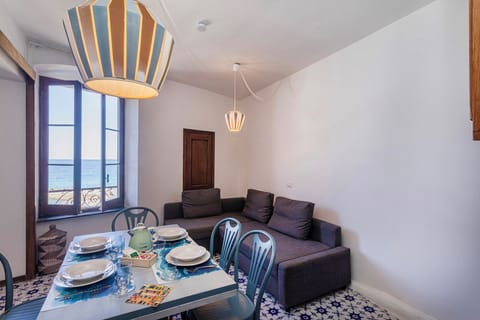 Apartment, 2 Bedrooms, Sea View | Dining room