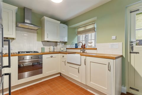 Town Centre, Close to beach & shops