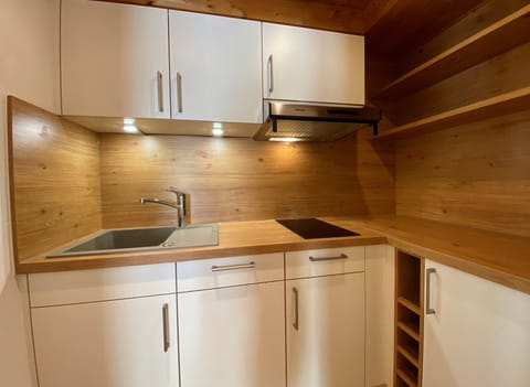 Coffee/tea maker, electric kettle, toaster