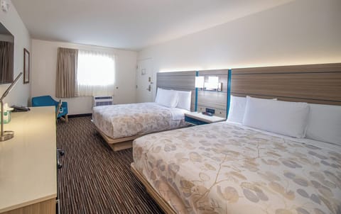 Full/Full Shower | Desk, blackout drapes, iron/ironing board, free WiFi