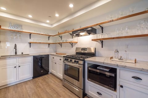 Ample counter space for all your cooking desires!