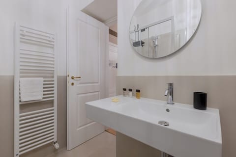 Standard Single Room | Bathroom | Shower, hair dryer, towels, soap