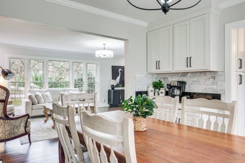 Dining Area | Coffee Bar