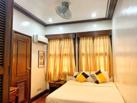 Deluxe Room | Desk, laptop workspace, free WiFi, bed sheets