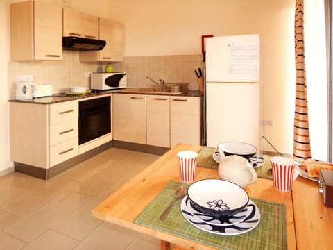 Standard Apartment, 1 Bedroom | Private kitchen | Fridge, microwave, oven, stovetop