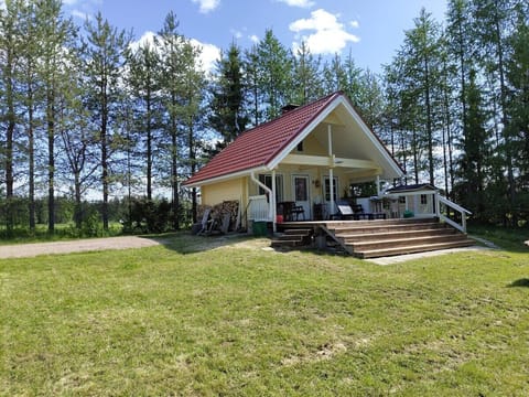 Lakeside cabin is located in Sonka. Planted trees separate it from nearby farm fields.