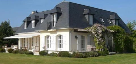 Main house with a view of the golf course, for groups of up to 6 people