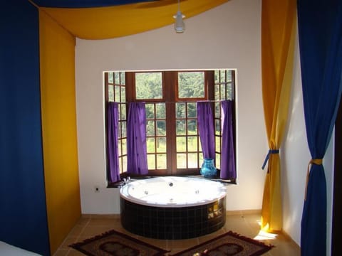 Honeymoon Triple Room, 1 King Bed with Sofa bed, Mountain View, Mountainside | Jetted tub