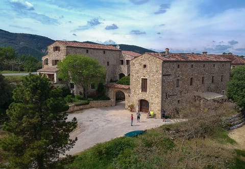 Le domaine de l'Astic, vielle ferme du 18eme rénovée authentiquement et avec charme.
