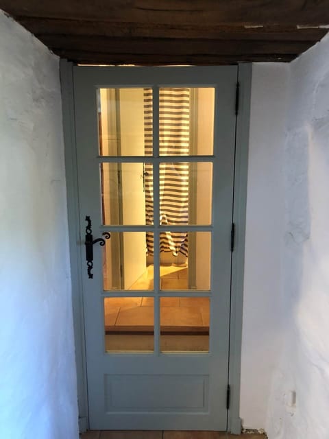 Porte entre cuisine et couloir