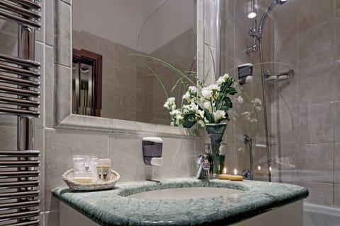 Combined shower/tub, hair dryer, slippers, bidet