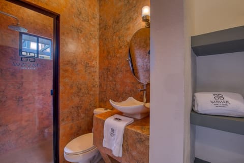 Standard Room, 1 Queen Bed | Bathroom | Shower, free toiletries, hair dryer, bathrobes