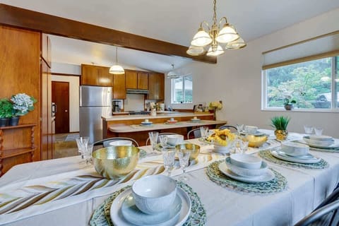 Large dining - plenty seating and well equipped